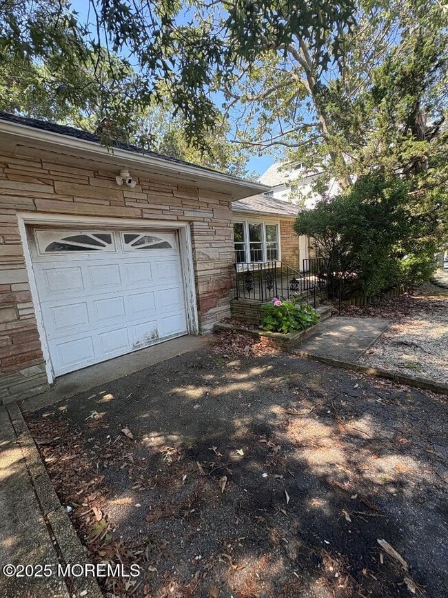 297 Cambourne Dr in Toms River, NJ - Foto de edificio - Building Photo