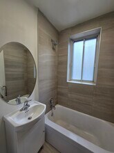 251-257 Milton in Montréal, QC - Building Photo - Building Photo