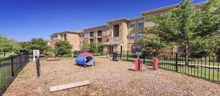 MAA Hebron in Carrollton, TX - Foto de edificio - Building Photo