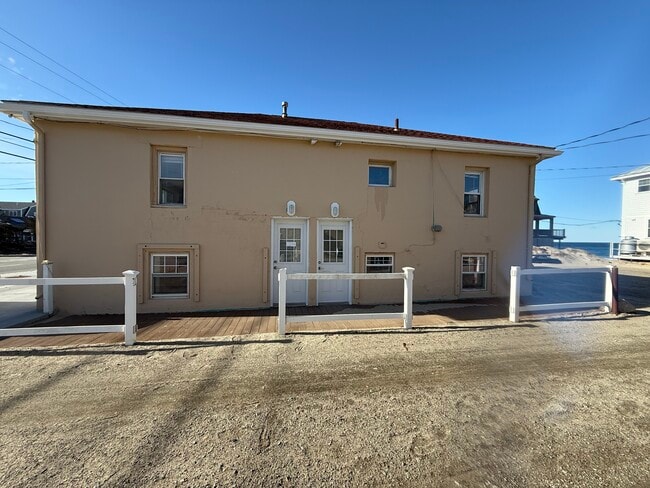 187 Taylor Ave, Unit 1 in Plymouth, MA - Foto de edificio - Building Photo