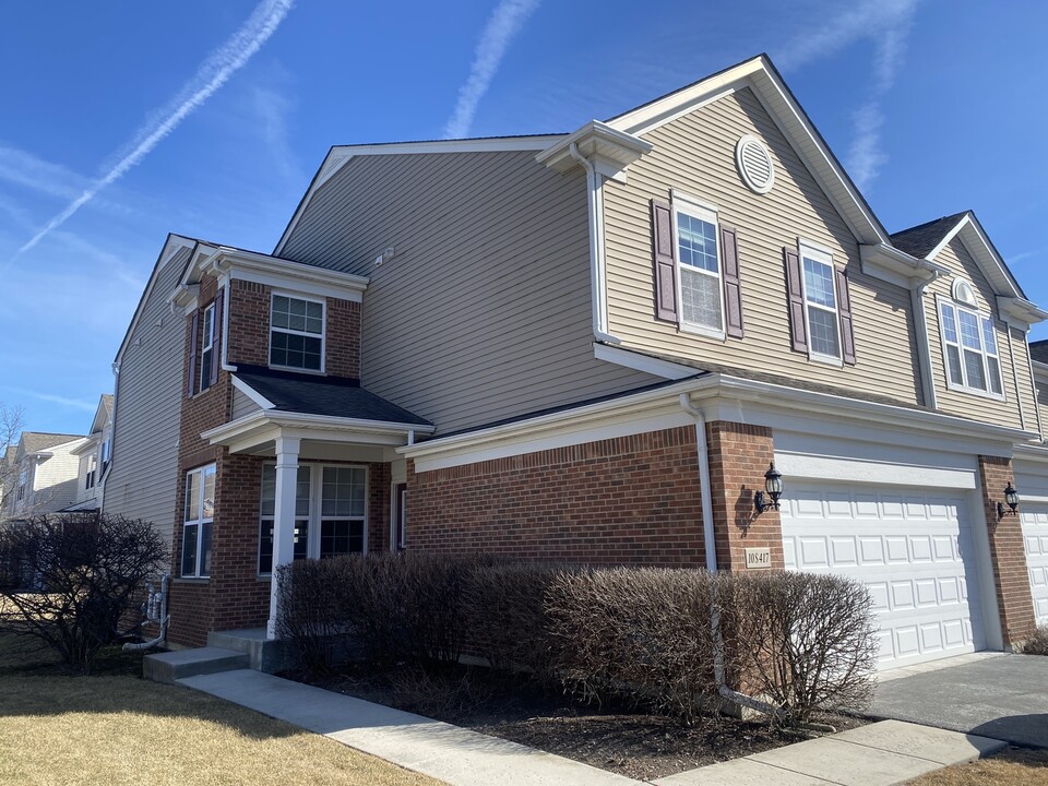 10S417 Carrington Cir in Burr Ridge, IL - Building Photo