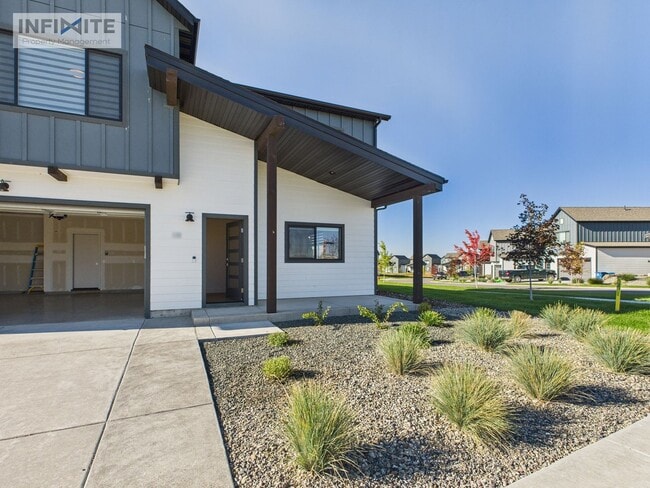 property at 19 Horseshoe Lp