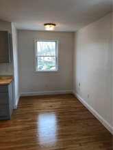 56 Lincoln St, Unit B in Exeter, NH - Building Photo - Building Photo