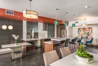 Evelyn Family Apartments - WAITLIST ONLY in Mountain View, CA - Foto de edificio - Building Photo