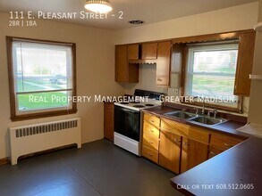 111 E Pleasant St in Portage, WI - Building Photo - Building Photo