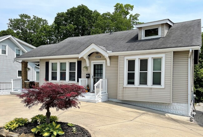 property at 735 S Grand Ave