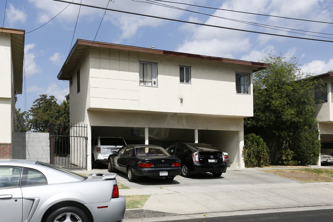 20617 Hartland St in Winnetka, CA - Foto de edificio - Building Photo