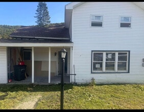 5338 Main St in Millerton, PA - Foto de edificio - Building Photo