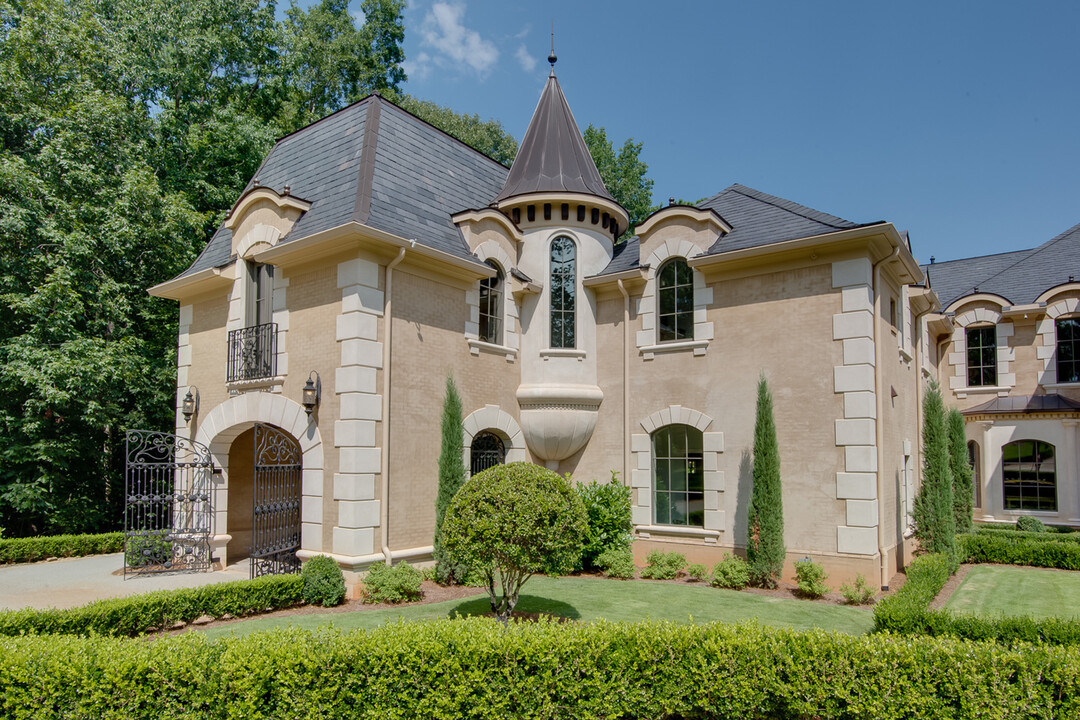 5138 Northside Dr NW in Atlanta, GA - Building Photo