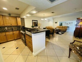 2924 NW 69th Ct in Fort Lauderdale, FL - Building Photo