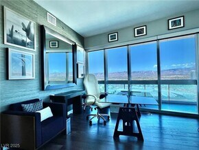 4471 Dean Martin Dr, Unit 2 in Las Vegas, NV - Building Photo - Building Photo