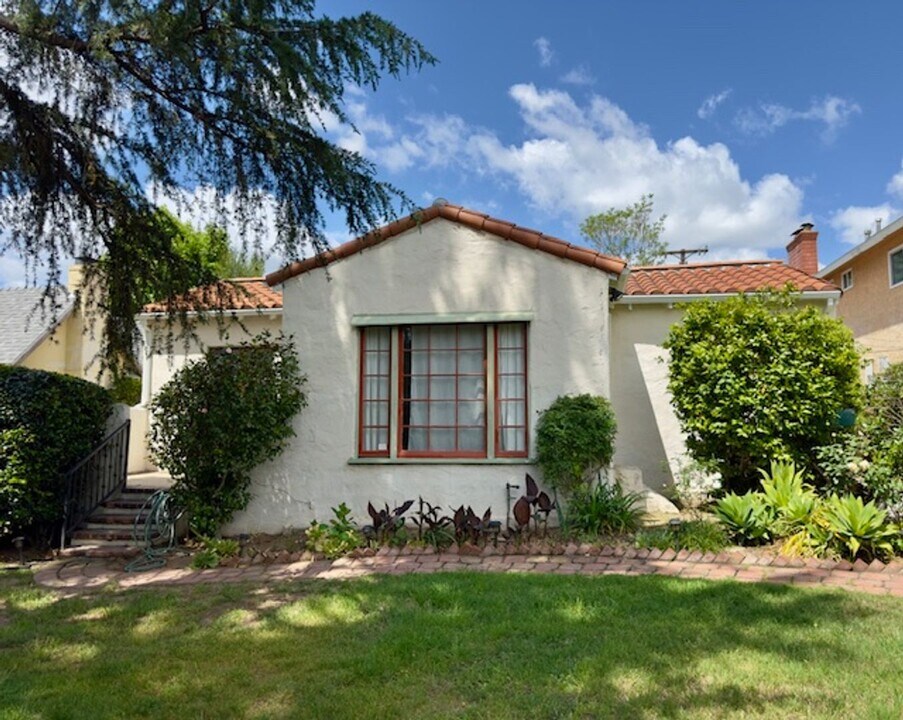 1713 Allen Ave in Pasadena, CA - Building Photo