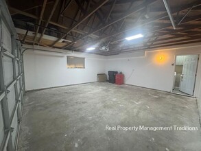 37703 San Ysidro Way in Palmdale, CA - Building Photo - Building Photo