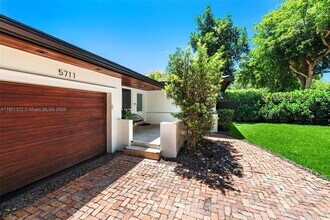 5711 Michelangelo St in Coral Gables, FL - Building Photo - Building Photo