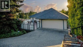 11451 Best St in Maple Ridge, BC - Building Photo