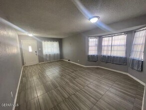 10712 Georgetown St in El Paso, TX - Building Photo - Building Photo