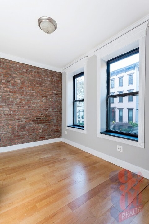 340 E 18th St in New York, NY - Building Photo