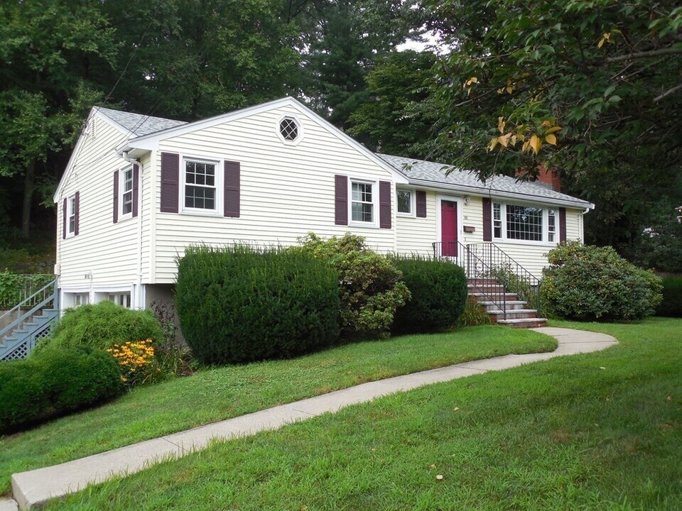 166 Totten Pond Rd in Waltham, MA - Building Photo