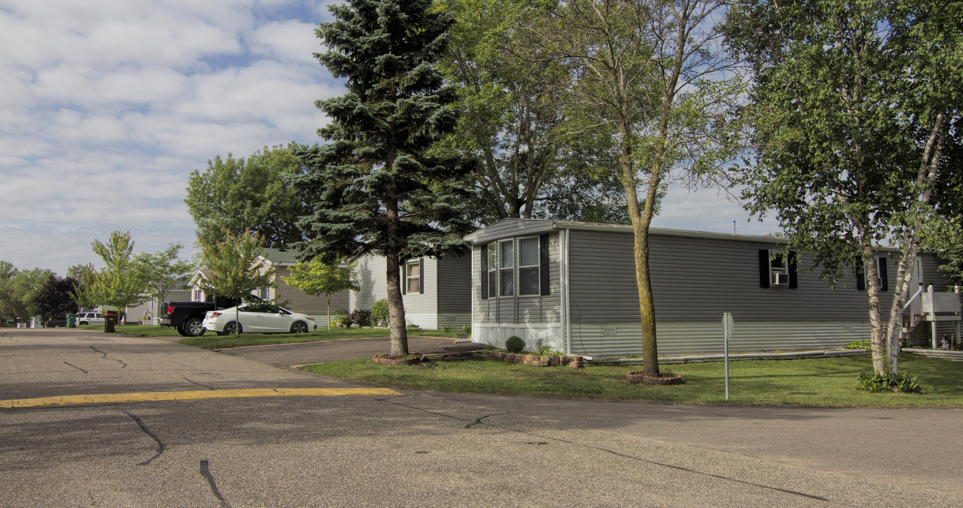 Rolling Hills in Maplewood, MN - Building Photo