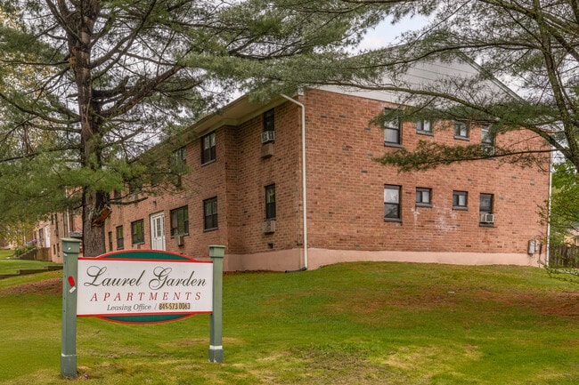 Laurel Gardens in South Fallsburg, NY - Building Photo - Building Photo