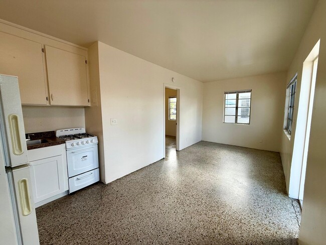 1006 2nd Ave N in Lake Worth Beach, FL - Foto de edificio - Building Photo