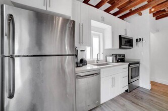 524 NW 35th St in Miami, FL - Building Photo - Building Photo