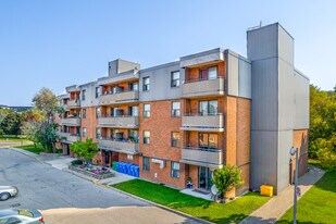 Etude Drive Seniors Apartment in Mississauga, ON - Building Photo