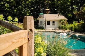 41 Seelbach Ln in Staatsburg, NY - Foto de edificio - Building Photo