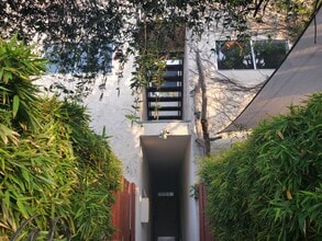 676 San Juan Ave, Unit #A in Venice, CA - Foto de edificio - Building Photo