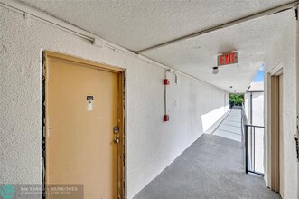 6193 Rock Island Rd in Tamarac, FL - Building Photo - Building Photo