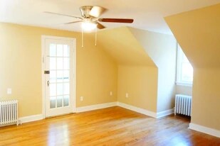 910 Kennebec Ave, Unit Apt 1 in Takoma Park, MD - Building Photo