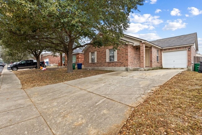 4811 Georges Farm in San Antonio, TX - Building Photo - Building Photo