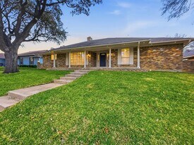 2409 Castle St in Irving, TX - Building Photo