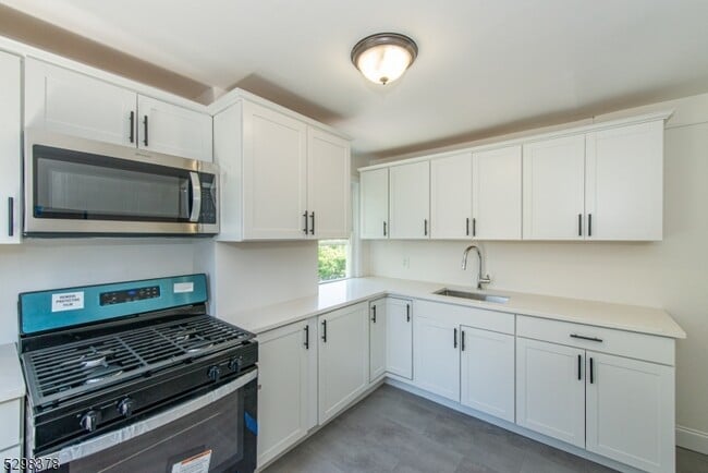 54 Spruce St in Bloomfield, NJ - Building Photo - Building Photo