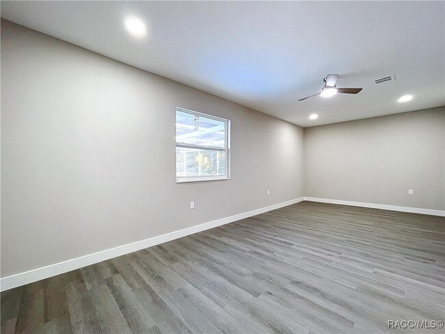 property at 5040 N Baywood Dr