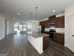 516 Provence Gate Ln in Lawrenceville, GA - Building Photo - Building Photo