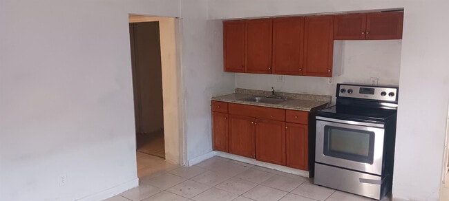 725 N E St in Lake Worth Beach, FL - Building Photo - Building Photo