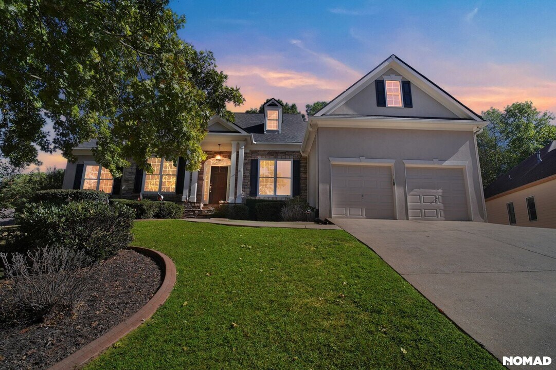 838 Valley Dr in Canton, GA - Building Photo