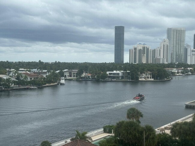 20505 E Country Club Dr, Unit 747 in Aventura, FL - Foto de edificio - Building Photo