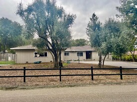 19519 Glen Una Dr in Saratoga, CA - Building Photo