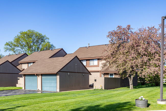 Bostonian Village North in Milwaukee, WI - Foto de edificio - Building Photo