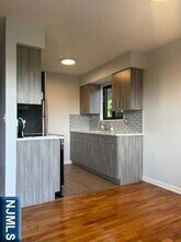 148 Undercliff Ave, Unit 2 in Edgewater, NJ - Foto de edificio - Building Photo