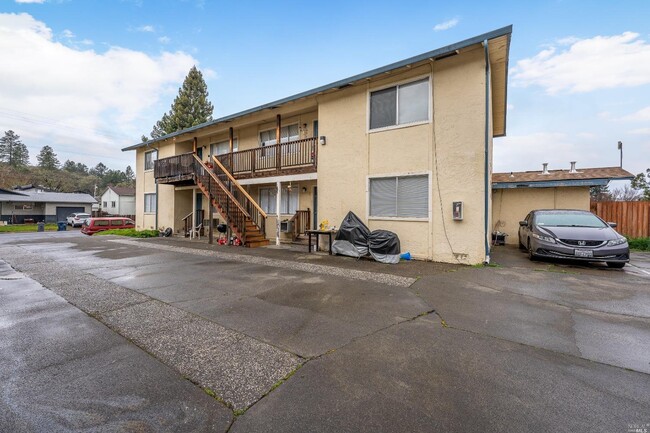 495 Mill St, Unit 1 in Willits, CA - Foto de edificio - Building Photo
