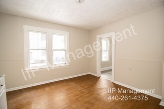 5805 Lansing Ave-Unit -Down in Cleveland, OH - Building Photo - Building Photo