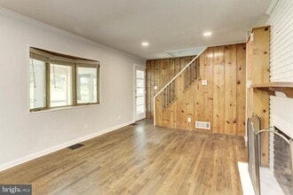 5726 Crawford Dr in Rockville, MD - Building Photo - Building Photo