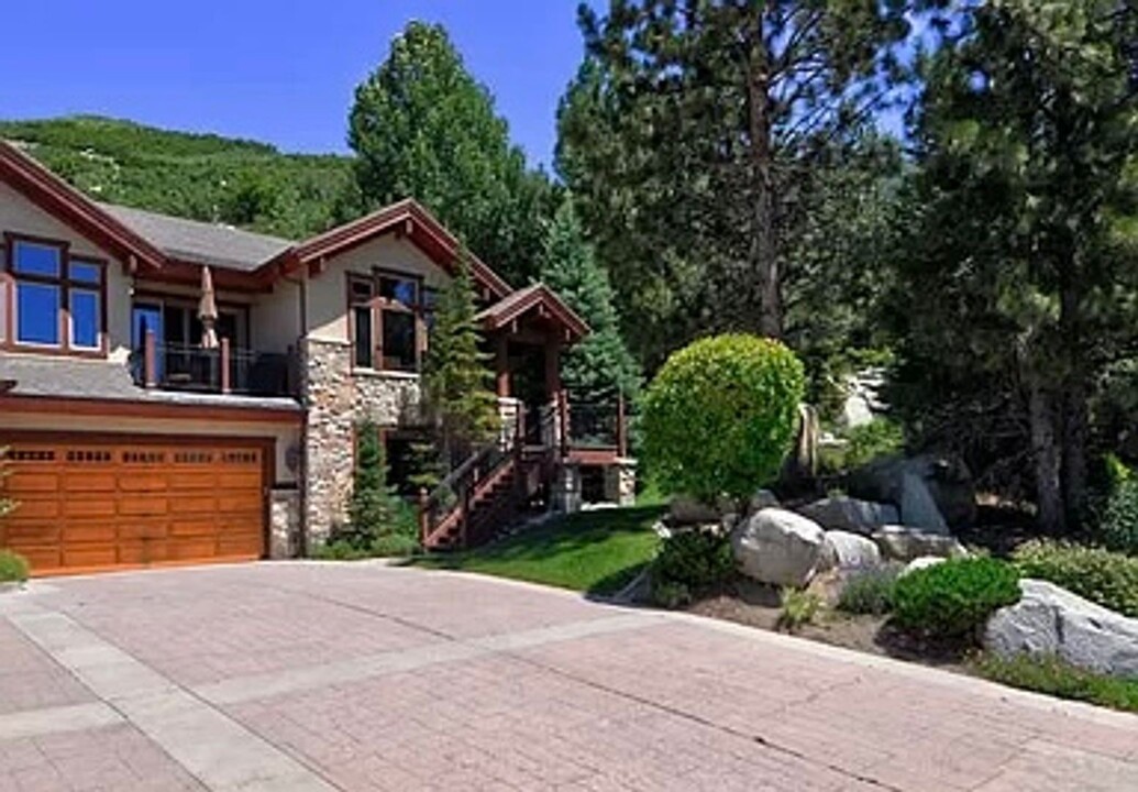 10259 Grayboulder Ct in Sandy, UT - Building Photo