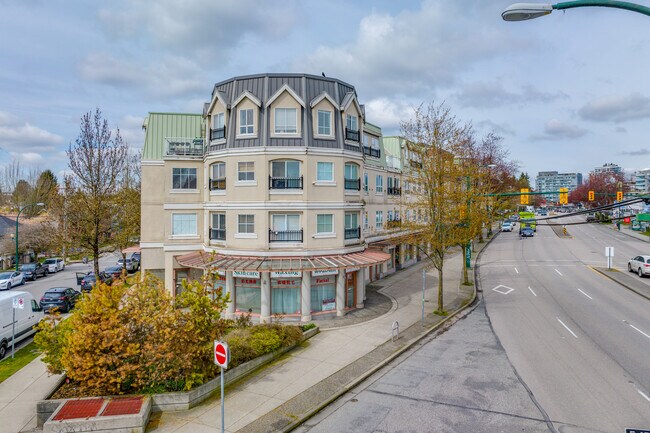 Harvard Place in Vancouver, BC - Building Photo - Building Photo