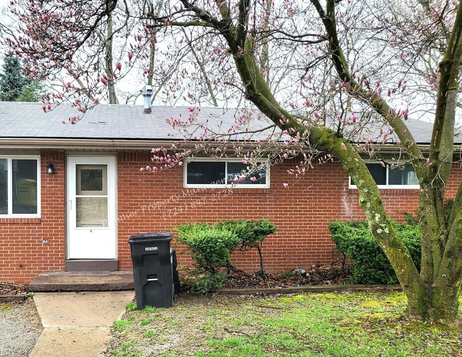 3329 Brodhead Rd in Aliquippa, PA - Building Photo