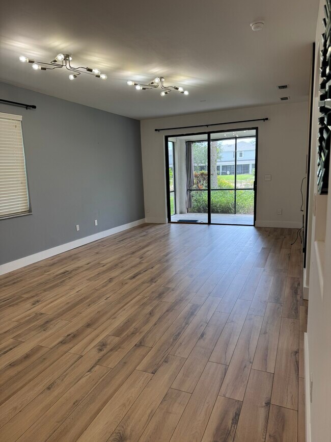 property at 14921 Summit Pl Cir