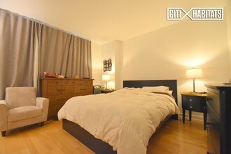 56 Pine St-Unit -10F in New York, NY - Building Photo - Building Photo